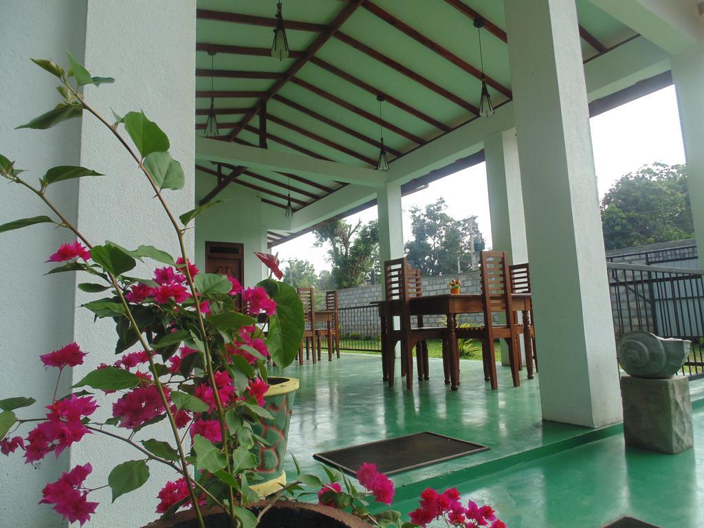 White Eagle Hotel Sigiriya Exterior foto